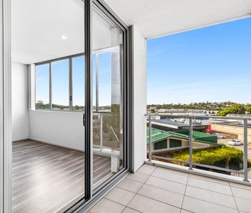 Light-Filled, Modern Apartment in Convenient Location - Photo 5