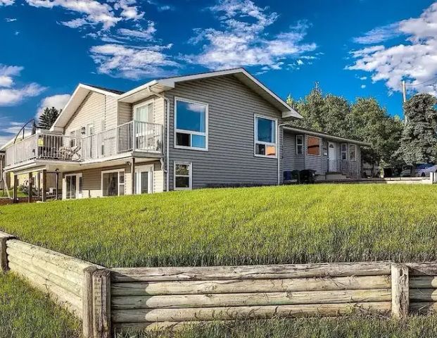 Street-Level Walkout Suite with Sweeping Downtown Views – Available September 1 | 8 Ave NE, Calgary - Photo 1