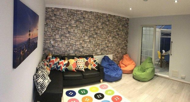 4 bedroom semi-detached house to rent - Photo 1