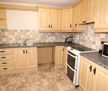 10e Woodland Crescent, Newtownabbey, BT37 9QQ - Photo 2