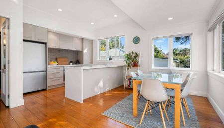 Spacious Family Haven in Three Kings - Convenience, Comfort & Top Schools! - Photo 4