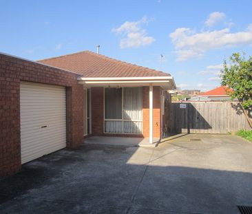 Large 3 Bedroom Unit - Photo 3