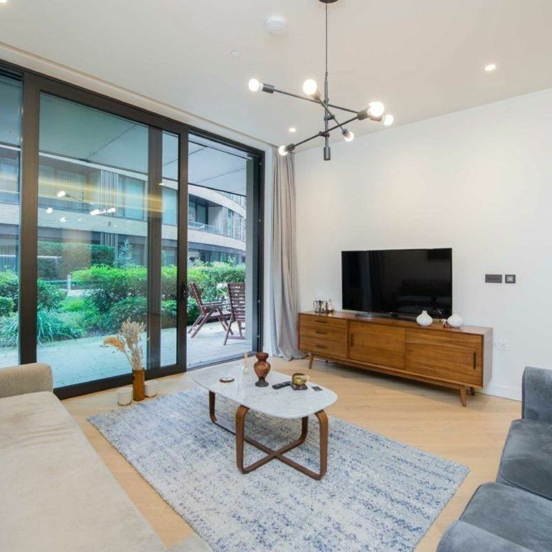 Wood Crescent, White City, W12 - Photo 1