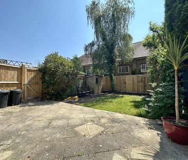 4 bedroom semi-detached house to rent - Photo 3