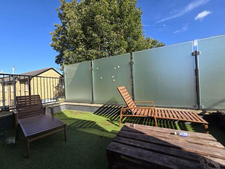 3 bedroom flat to rent - Photo 3