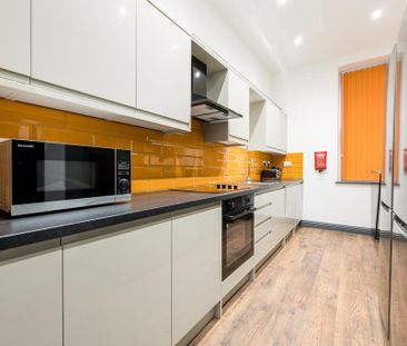 1 bedroom in a house share to rent - Photo 3