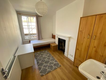 5 bedroom end of terrace house to rent - Photo 2