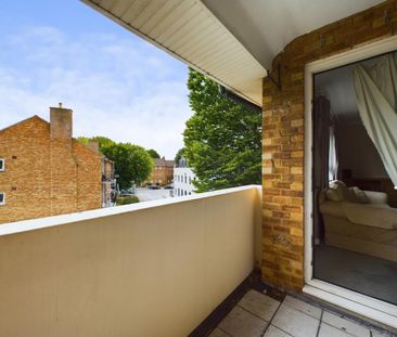 3 bedroom flat to rent - Photo 6