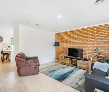 Beautiful Three Bedroom Townhouse - Photo 5