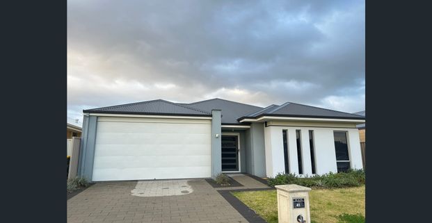 Spacious 4-Bedroom, 4-Bathroom NDIS-Approved Home in Baldivis - Photo 1