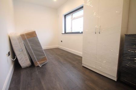 6 bedroom terraced house to rent - Photo 4
