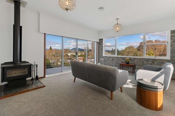 4 Bedroom House in Kawaha Point, Rotorua - Photo 1