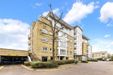 Bright and spacious 2 bedroom apartment to rent in St David's Square. - Photo 2