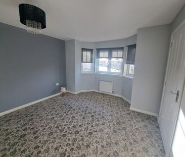 4 bedroom detached house to rent - Photo 2