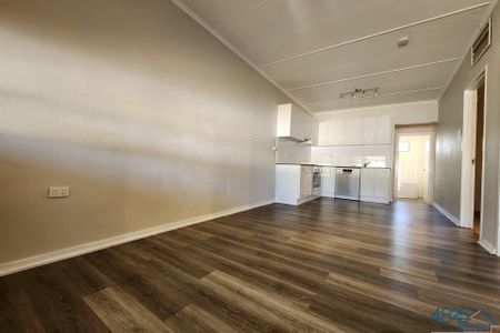 Stylish Two Bedroom Unit - Photo 5