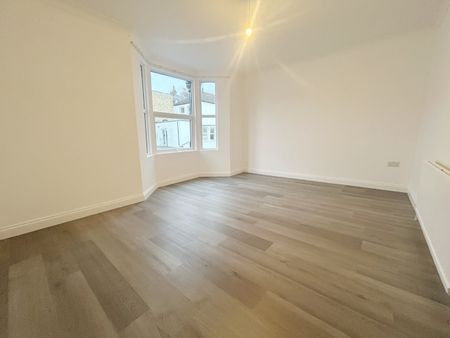 4 Bed Semi-Detached House, Valnay Street, SW17 - Photo 2