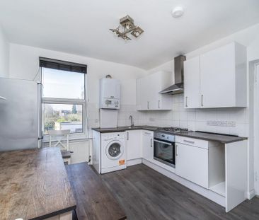 3 bedroom flat to rent - Photo 4