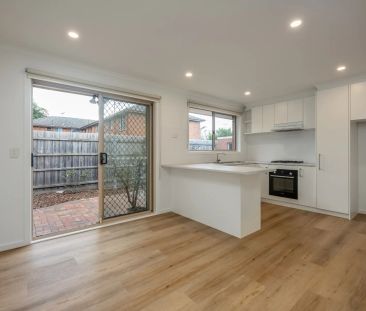 Like New Villa Unit in Prime Location - Photo 5