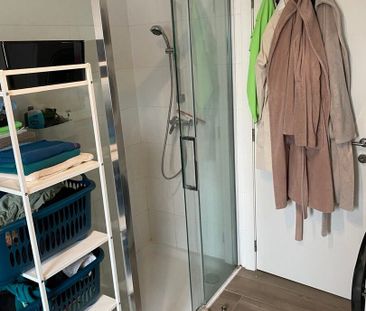 Recent gelijkvloers appartement met groot terras en 2 autostaanplaa... - Photo 5