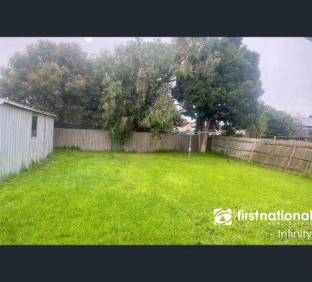 4 Elaine Court, Cranbourne, Vic 3977 - Photo 5
