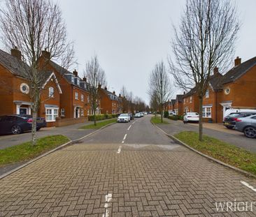 4 bedroom Link Detached - Langstone Ley - Photo 3