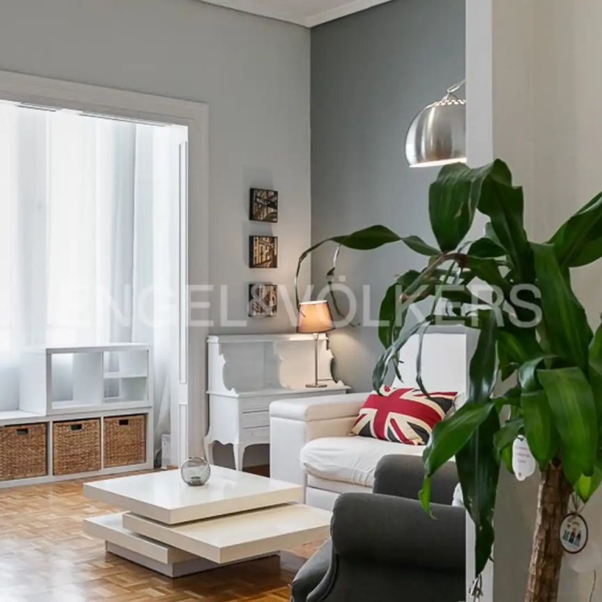 Piso de alquiler en Carrer del Comte D'altea, Gran Via - Photo 1