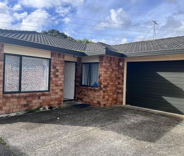 Charming 3BR Flat Bush Haven! - Photo 2