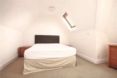 Ferry Lane, Wraysbury, Staines-upon-Thames, Berkshire, TW19 6HG - Photo 3