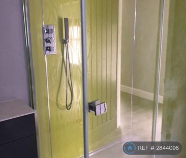 2 bedroom penthouse to rent - Photo 3