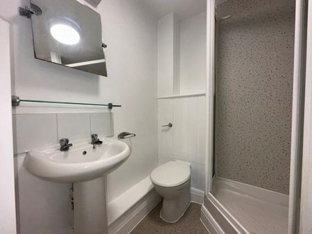 1 bedroom in a house share to rent - Photo 4