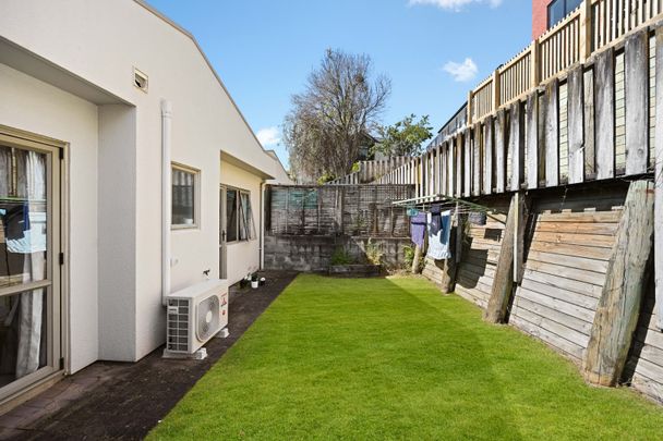 Experience modern living in this beautifully designed two-bedroom, two-bathroom apartment on sought-after Ruakiwi Road. - Photo 1