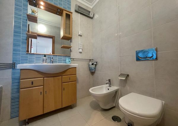 Excelente moradia V3 com Piscina localizada em Albufeira na zona das Ferreiras.