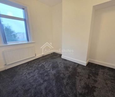 3 bedroom end of terrace house to rent - Photo 4