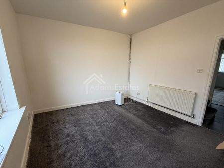 Price £700 pcm - Available Now - Unfurnished - Photo 3