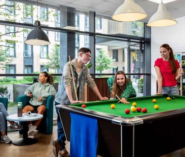 Large High Single Ensuite - Photo 2