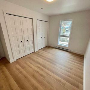 4 CH - 3 SDB - Waterloo - $1,975 /mo - Photo 2