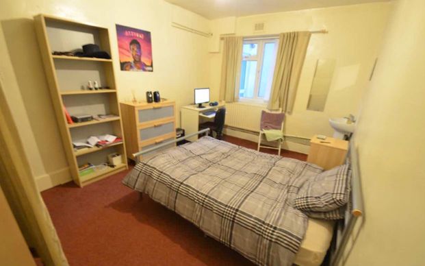 8 Bed - 26 Consort Terrace, Woodhouse, Leeds - LS3 1ET - Student - Photo 1