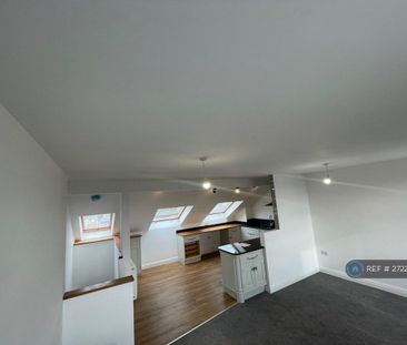 3 bedroom maisonette to rent - Photo 2