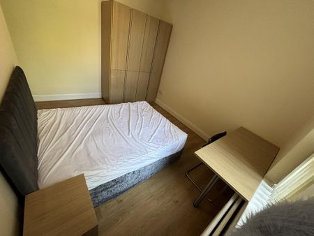 6 bedroom semi-detached house to rent - Photo 4