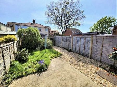 Mayfield Road, Gosport, PO12 - Photo 2