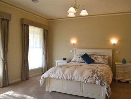 FULLY FURNISHED - CONTACT AGENT FOR AVAILABILITY!! - Photo 3