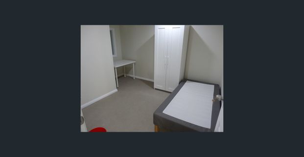 Private room in townhouse for lease! $230 per week includes utilities - Photo 1