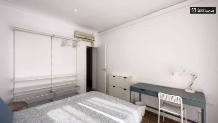 Room in a shared 7-bedroom apartment for rent in La Dreta de l'Eixample, Barcelona, professionals only, perfect for women. - Photo 5