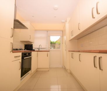 3 bedroom terraced house to rent - Photo 5