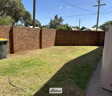 CENTRALLY LOCATED TOWNHOUSE - Photo 4