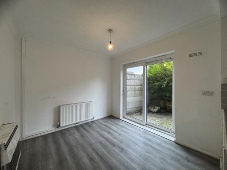 3 bedroom semi-detached house to rent - Photo 3