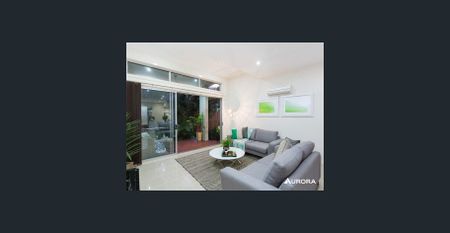 Luxurious Two-Level Townhouse in Morningside’s Premier Precinct - Photo 3