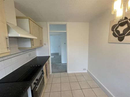 2 bedroom maisonette to rent - Photo 2
