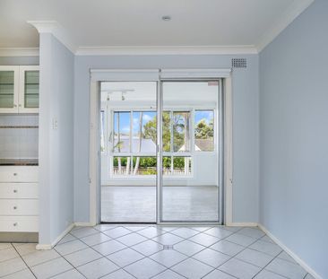 LARGE FAMILY HOME PERFECT FOR SUMMER! - Photo 1