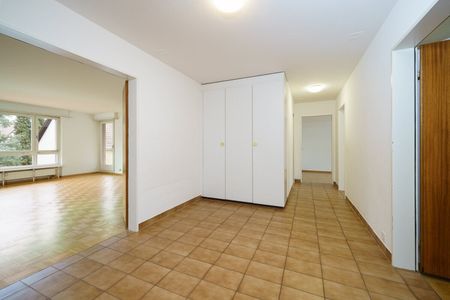 Generous 5.5-room apartment with fireplace and balcony - Photo 2